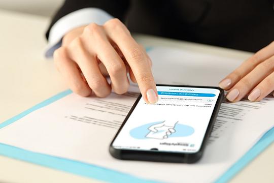 Grafika Podpis elektroniczny w aplikacji mobilnej SimplySign